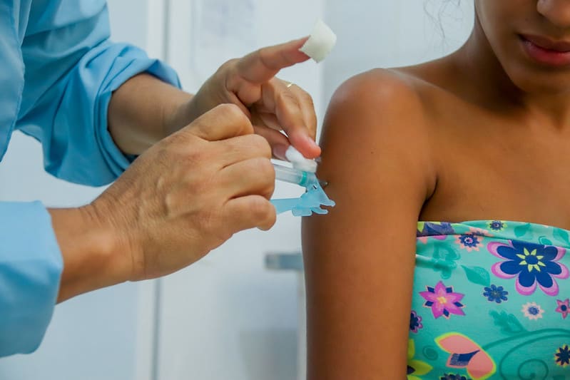 Bahia recebe primeira remessa de vacina contra a dengue