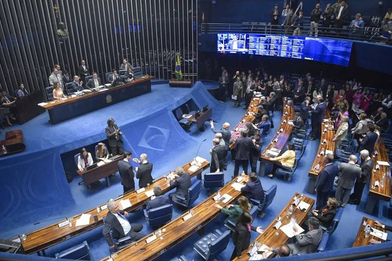 Senado se prepara para mudar lei eleitoral e pôr fim à reeleição e mandatos maiores