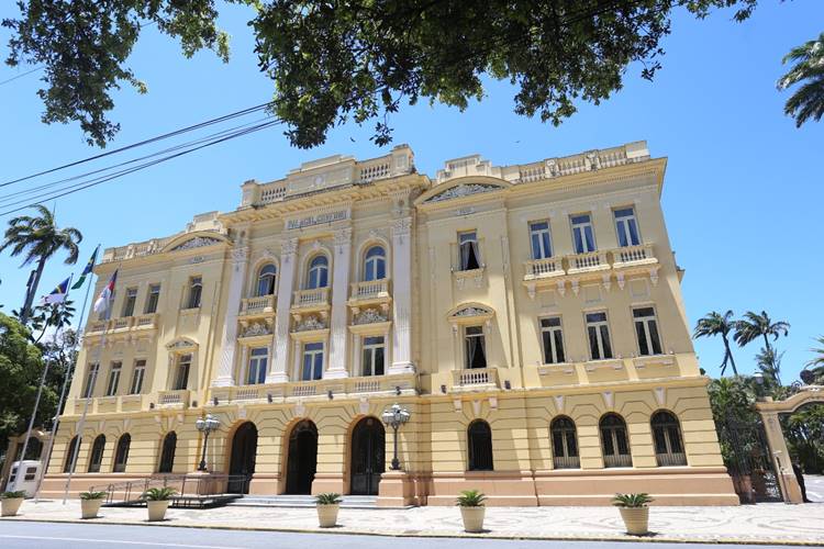 Governo de PE antecipa salários e decreta ponto facultativo nesta quinta