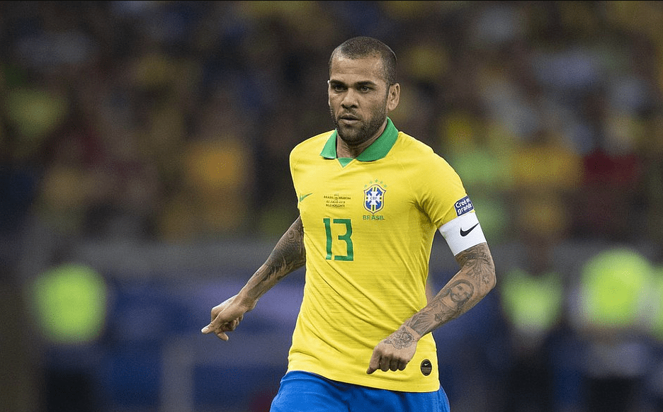 Daniel Alves retorna à lista de lendas do Barcelona