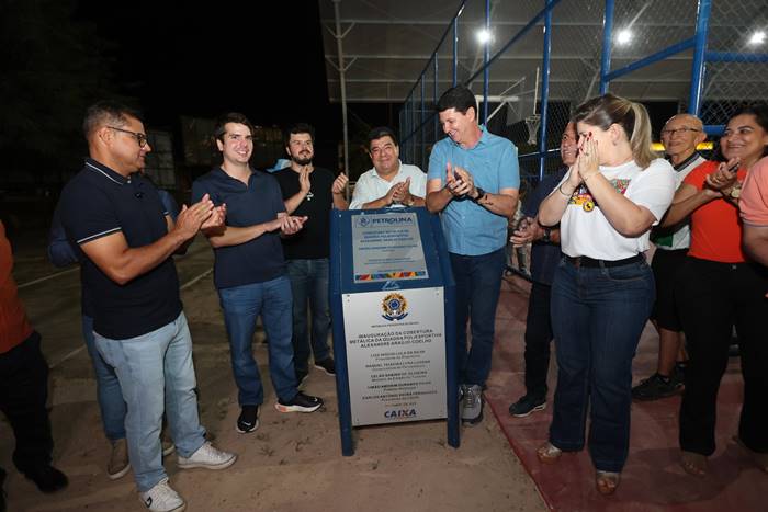 Bairros Jatobá e Areia Branca ganham novas quadras poliesportivas