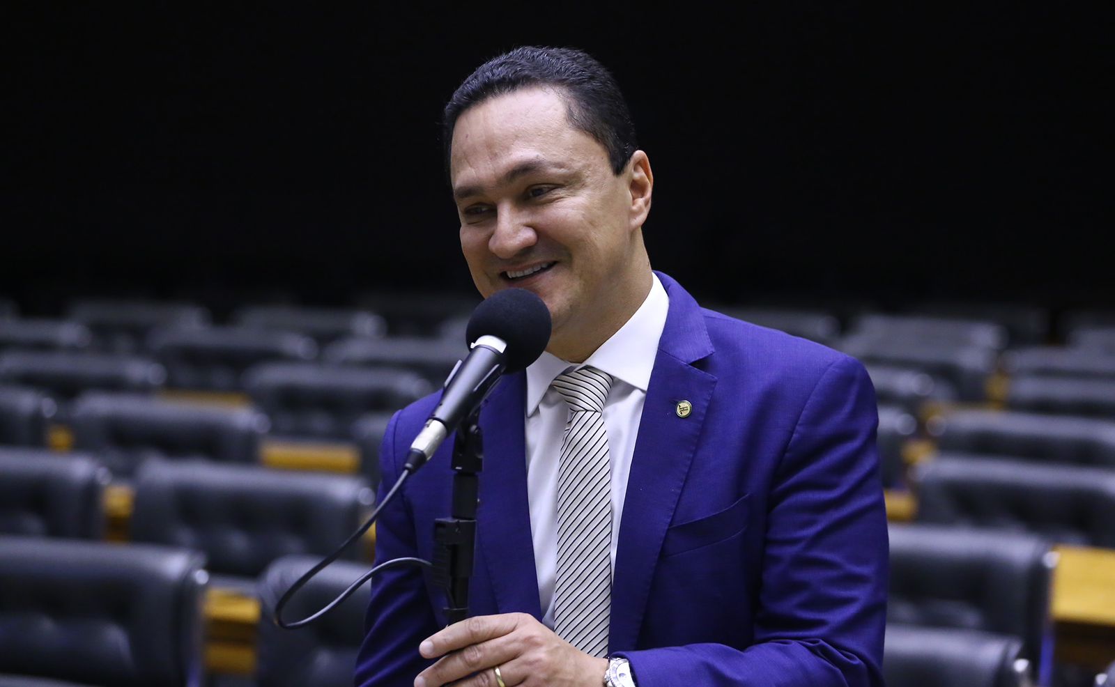 Projeto de deputado pernambucano que aumenta proteção às mulheres é aprovado no Senado