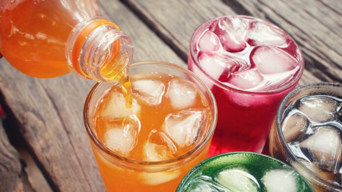 Bebidas adoçadas causam 1 em cada 10 novos casos de diabetes tipo 2 no mundo, diz estudo