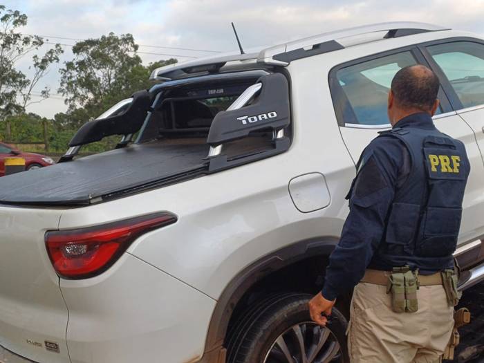 Picape roubada no Interior da BA é recuperada pela PRF em Salvador