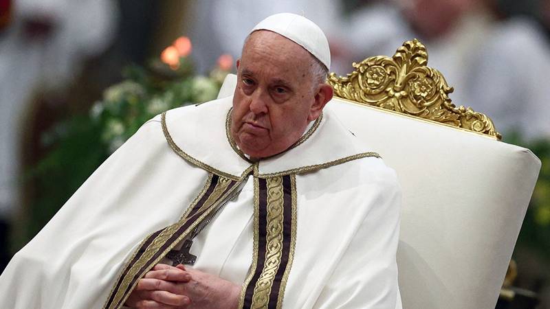 Papa tem “insuficiência renal leve” e condição permanece crítica, diz Vaticano