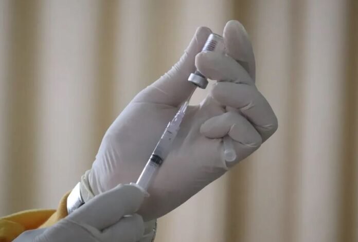 Conitec recomenda inclusão de vacina contra VSR, principal causa de bronquiolite, no SUS; entenda