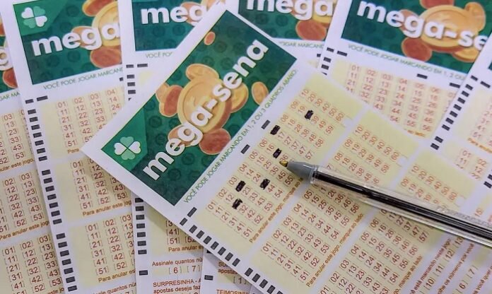 Mega-Sena acumula novamente e pode pagar prêmio de R$ 120 milhões