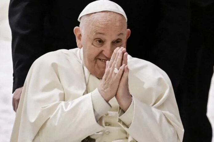 Papa Francisco se mantém ‘estável’ após 22 dias de hospitalização