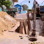 Obra de drenagem interdita duas vias na Avenida Adolfo Viana em Juazeiro (BA)