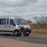 Colisão entre van e caminhonete é registrada na BR-235, zona rural de Petrolina