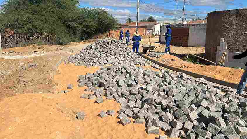 Petrolina retoma obras de pavimentação no Serrote do Urubu com apoio de recursos federais