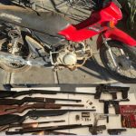 Polícia Militar apreende armas e recupera motocicleta roubada em Izacolândia