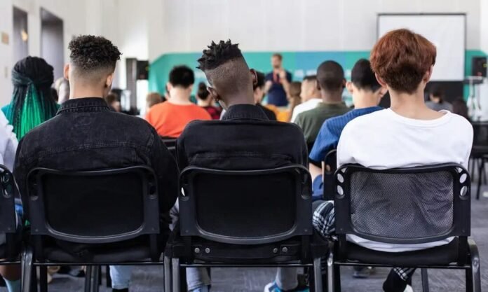 MEC anuncia revisão de dívidas do Fies; saiba como vai funcionar