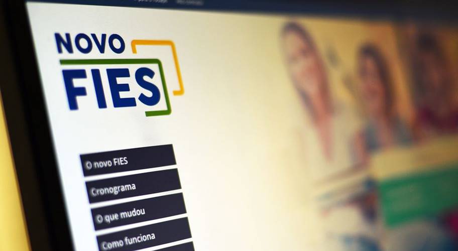 MEC aumenta teto do Fies para Medicina em 30%