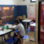 Mais de 300 mil crianças voltaram para a escola em 8 anos, diz Unicef
