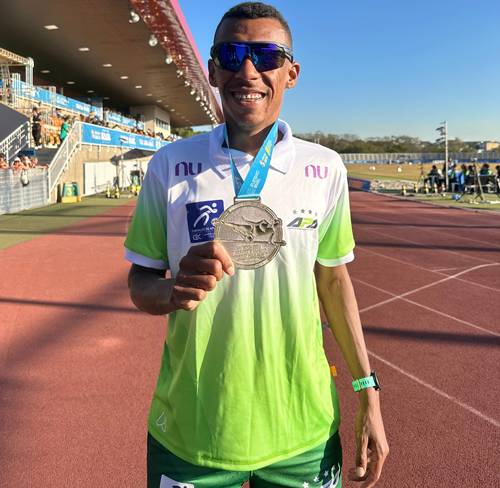 Integrante da APA leva prata nos 800m do Troféu Brasil e faz história