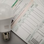 Bandeira vermelha: Aneel reduz adicional na conta de luz para outubro