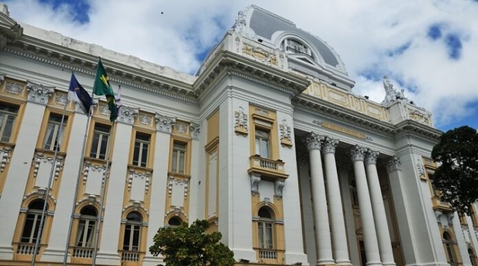 TJPE condena ex-prefeito de Glória do Goitá (PE) por superfaturamento na compra de merenda escolar