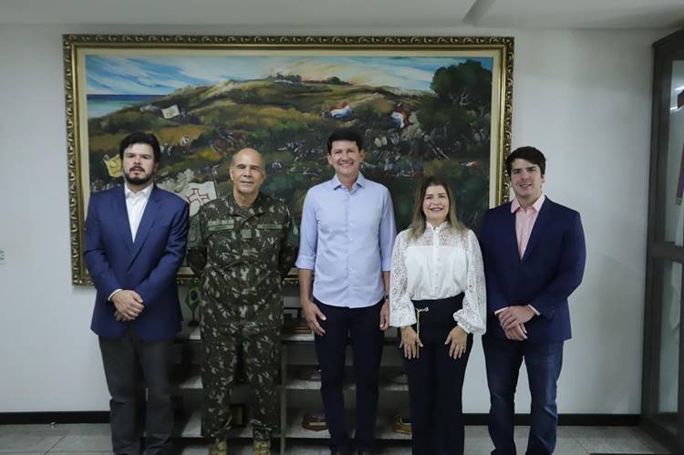 Em reunião com Comando Militar do NE, Simão pede doação de terreno para obras de mobilidade