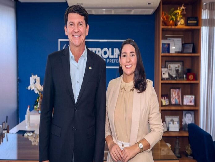 Simão Durando confirma saída de Emício Junior e anuncia arquiteta Carol Cabral como secretária interina de Habitação em Petrolina (PE)