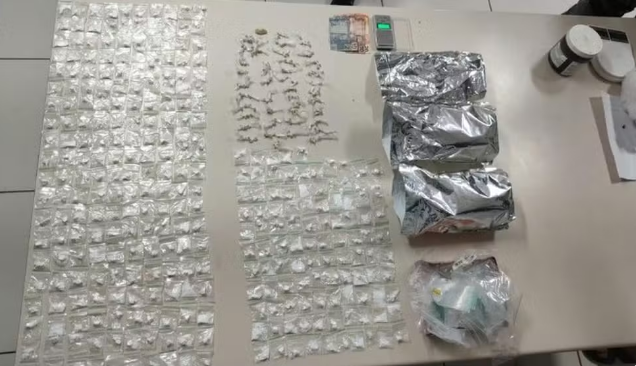 PM descobre drogas enterradas próximo a covas de cemitério em Arcoverde (PE)