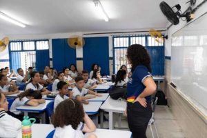 Dia do Professor: Governo de Pernambuco libera pagamento do BDE 2025; saiba quem recebe