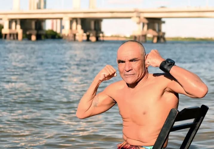 Paratleta juazeirense faz história e nada 40 km homenageando Velho Chico