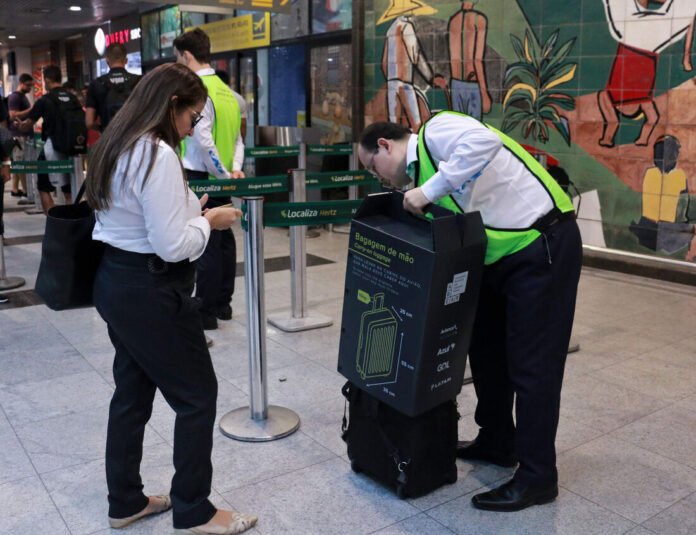 Obrigatoriedade da bagagem de mão pode elevar custos e afetar consumidores, dizem Iata e Alta