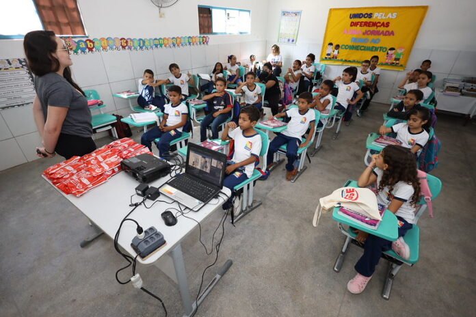 Prefeitura de Petrolina instala medidores de internet em todas as escolas de Ensino Fundamental do município
