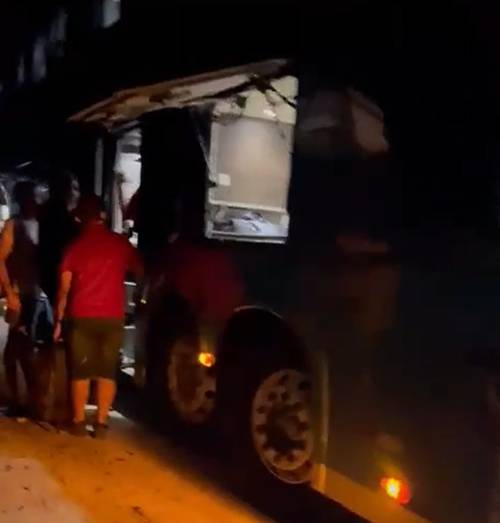 Ônibus da Progresso que ia para Maceió quebra na estrada e deixa passageiros no breu