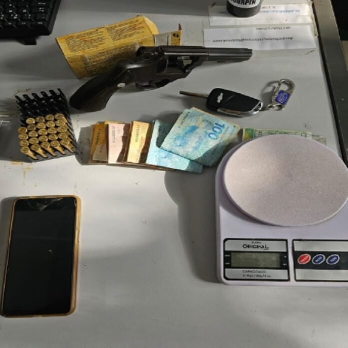 Suspeito é preso em operação contra tráfico de drogas em Sobradinho (BA)