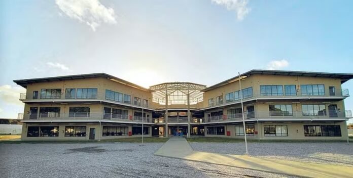 Universidades federais só preenchem 34% das cotas para estudantes trans e travestis