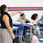 BA antecipa pagamento do 13º e da folha de novembro para servidores da Educação