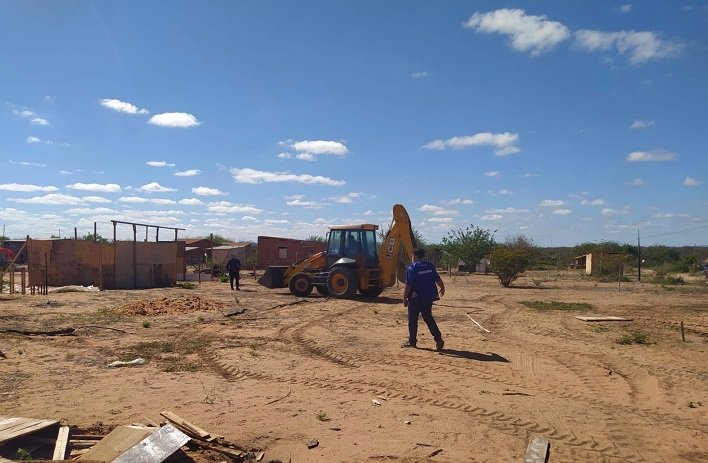 Prefeitura remove ocupação ilegal em área verde de Petrolina (PE)