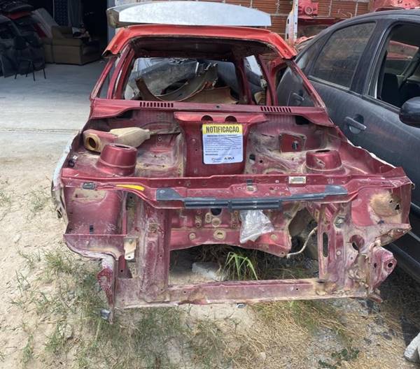 Prefeitura notifica quase 20 veículos abandonados após denúncia de leitor do Blog