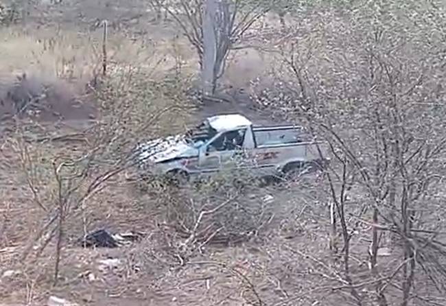 Condutor perde controle de picape na BR-235 e vai parar em ribanceira