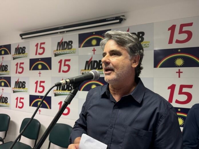 Raul Henry reassume presidência do MDB de Pernambuco por decisão de desembargador do TJDF