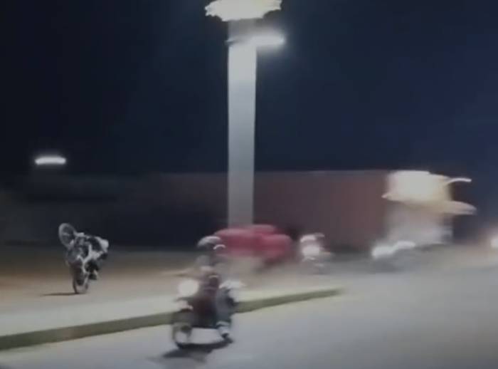 Motoqueiros ‘pintam e bordam’ em Sento Sé, e morador desabafa