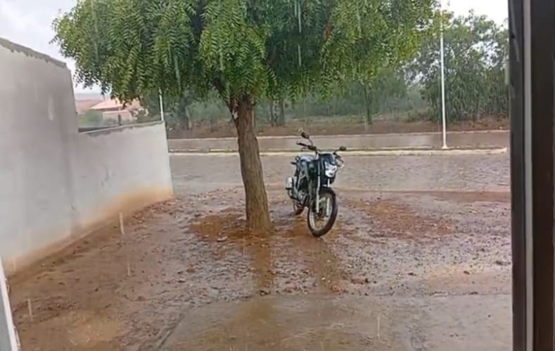 Chuva é registrada no interior de Casa Nova neste domingo