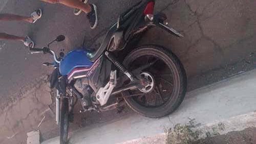 Acidente com motocicleta deixa duas pessoas mortas na estrada do N-2