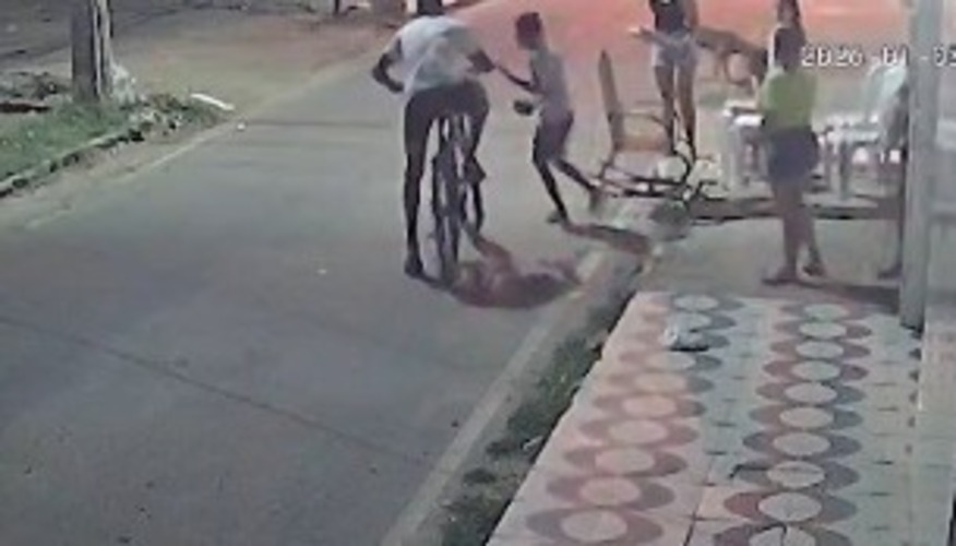 Dupla armada rouba celulares em frente a residência no bairro Piranga, em Juazeiro