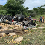 Naturais de Juazeiro (BA), Pai e filho morrem em capotamento de caminhão na BA-130