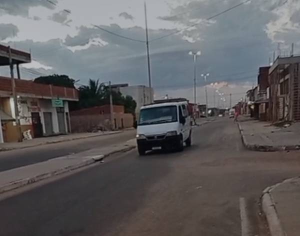 Condutores são flagrados usando contramão no Bairro Dom Avelar