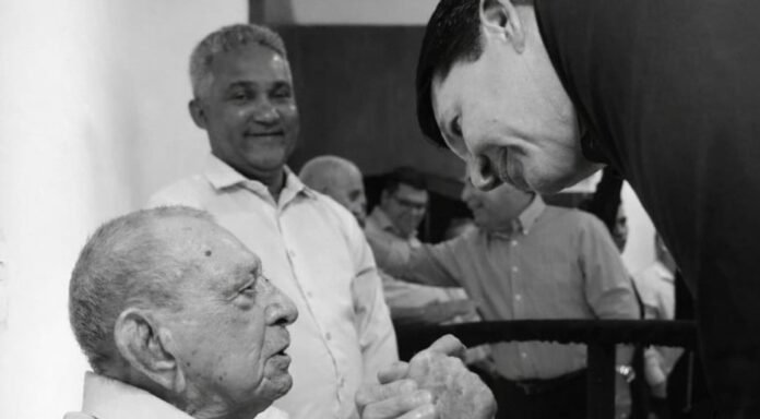 Prefeito Simão decreta luto oficial de três dias em Petrolina (PE) devido ao falecimento de Diniz Cavalcanti