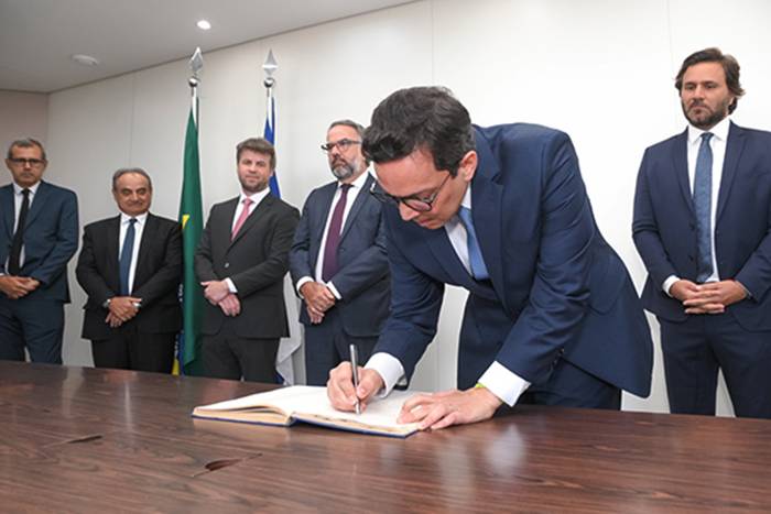 Carlos Neves assume presidência do TCE-PE para biênio 2026-27