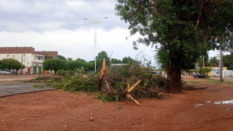 Depois de Irecê e Jacobina, temporal deixa prejuízos e transtornos em Sento Sé