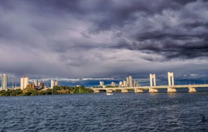 Inmet emite alerta para chuvas fortes em 153 cidades da Bahia e região do Vale do São Francisco