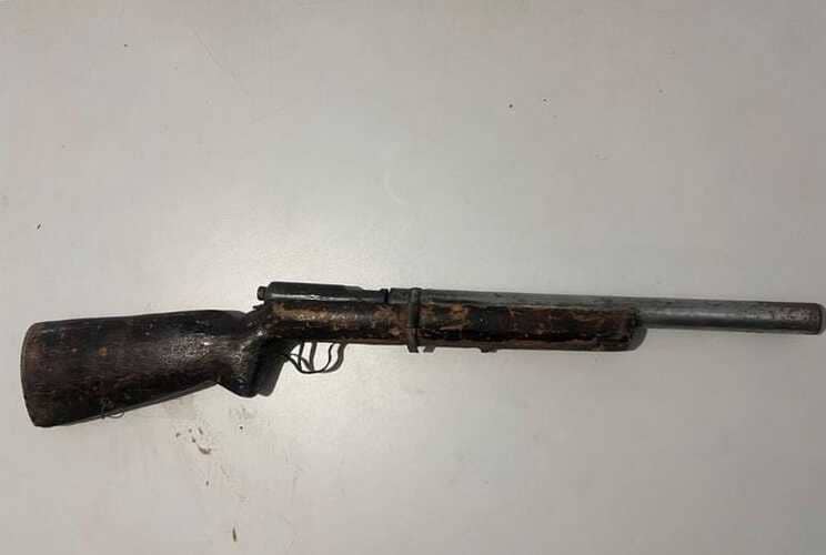 Polícia apreende espingarda artesanal durante operação no Residencial Vivendas