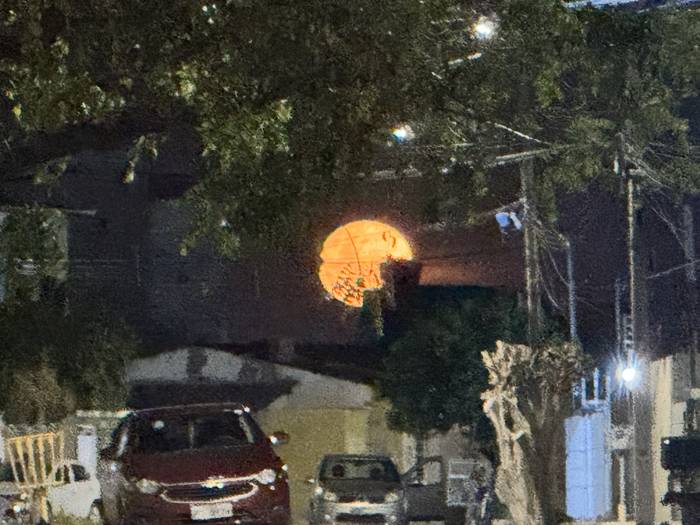 Mistérios que voam longe: Magia da lua cheia encanta petrolinenses